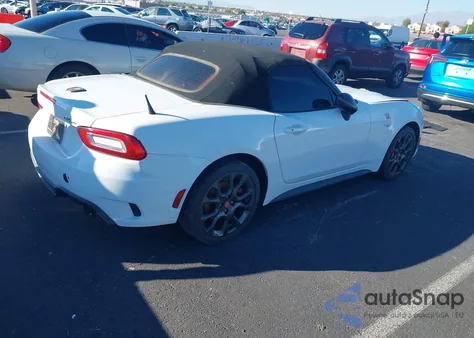 2017 Fiat 124 Spider Elaborazione Abarth z USA, uszkodzony, nr VIN JC1NFAEK2H0117723